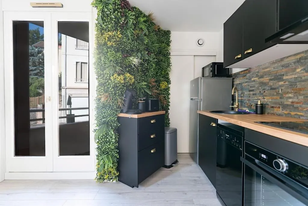 Plein Centre-Ville T3 Refait A Neuf Aix-les-Bains Apartment